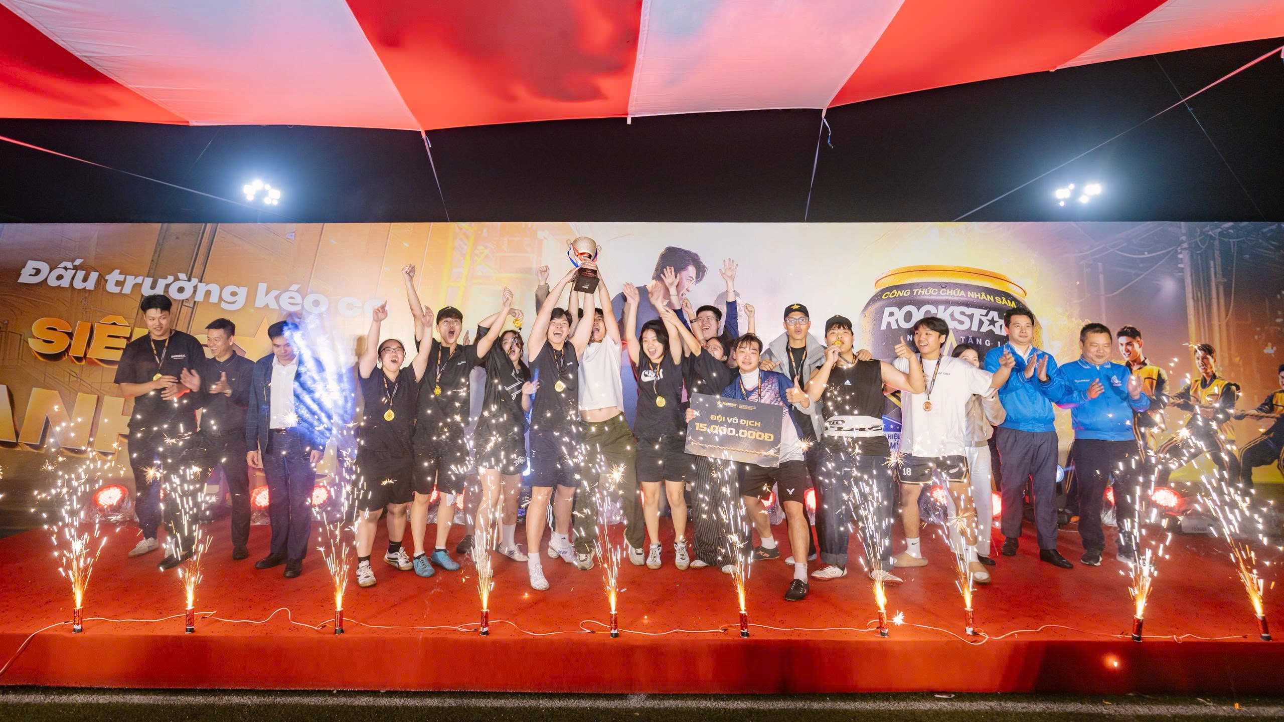 Đoàn thanh niên trường Đại học Tài chính – Quản trị kinh doanh tham gia “Giải vô địch kéo co thanh niên Cup Rockstart 2025”